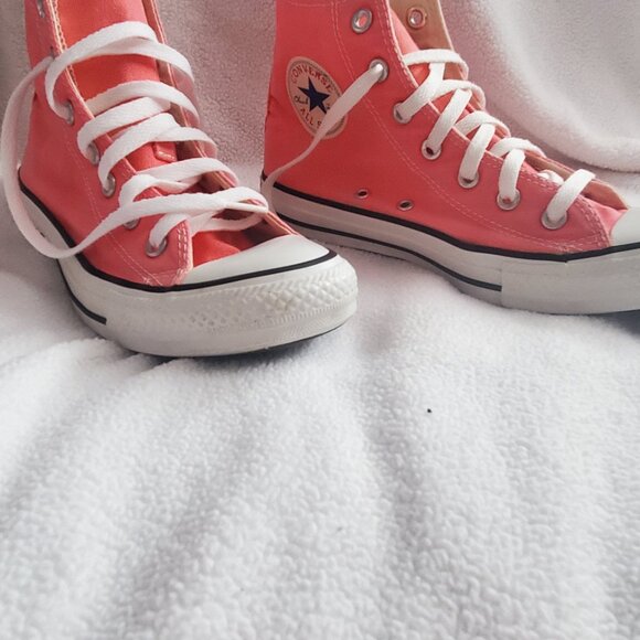 Pink High Top Converse - 8 women 6 men - Picture 6 of 8
